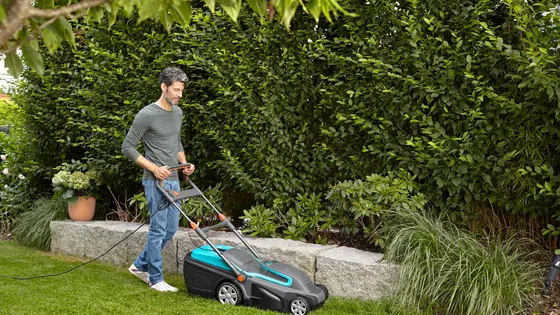 - Mowing Lawnmower GARDENA - Rotary